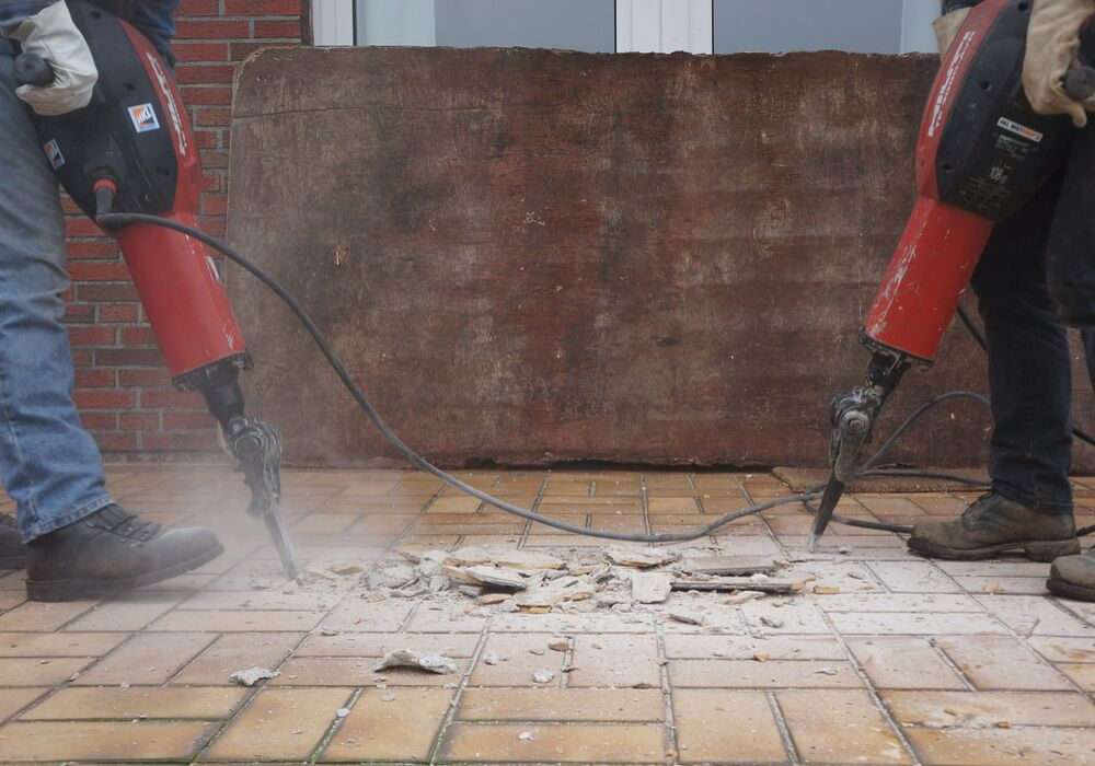How to avoid injuries with jackhammers Mr. Manhole